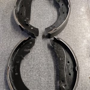 Set remschoenen Peugeot 504 - 505 achterzijde