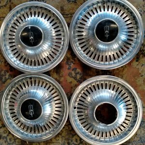 4 Wieldoppen oldsmobile jaren 60-70