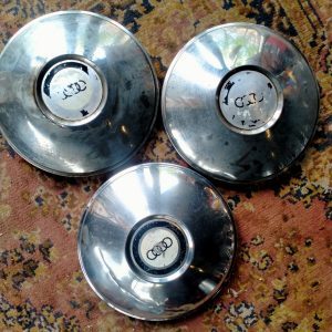 3 wieldoppen Audi 100 oldtimer