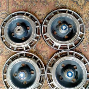 4 wieldoppen Peugeot oldtimer