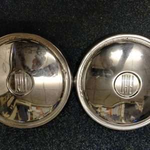 2 Fiat wieldoppen  9 inch - 230mm