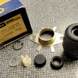 One master cilinder kit - Girling 273