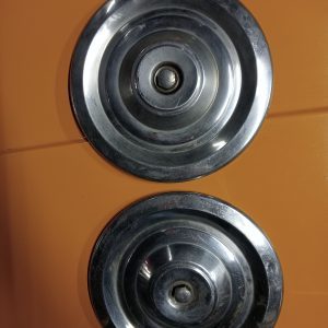 Set van 2 RVS wieldoppen oa Peugeot 304