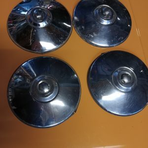 4 wieldoppen Peugeot 104