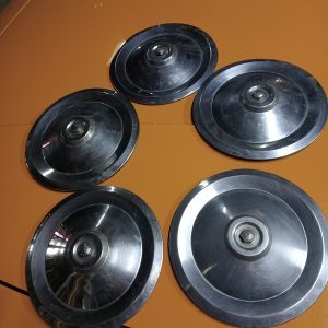 5 wieldoppen Peugeot 404