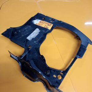 Peugeot 505 plaatwerk binnen scherm LV koplamp