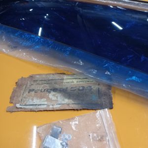 Peugeot 504 zonnekap - deflecteur blauw