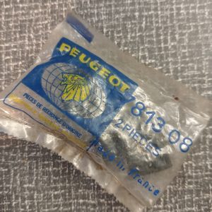 Peugeot 305 gril bevestiging