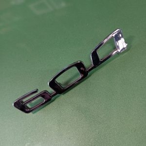 Klein Peugeot 604 embleem