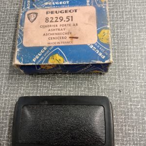 Asbak Peugeot 104 - 204 achter NOS