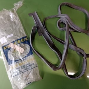 Peugeot 504 deurrubbers - achter