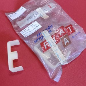 Fiat 128 fixing block - clip