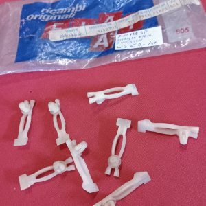 Fiat 125SP sierlijst klem