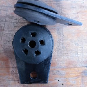 Uitlaat rubber - tussenas rubber Volvo Amazon P1800 in metalen zitting