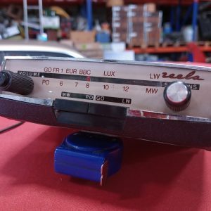 Reela Paris oldtimerradio Citroen DS