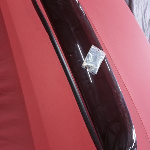 Peugeot 504 zonnekap - deflecteur smokey