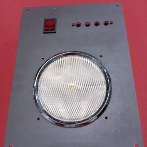 Metalen speaker plaat met schakelaars