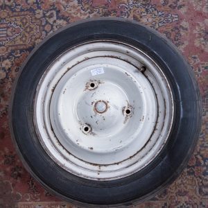 3 gaats citroen velg met band 2CV